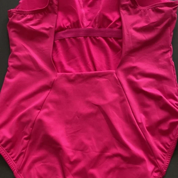 Nike Essential Solid U Back One Piece Pink Swimsuit - Picture 10 of 10